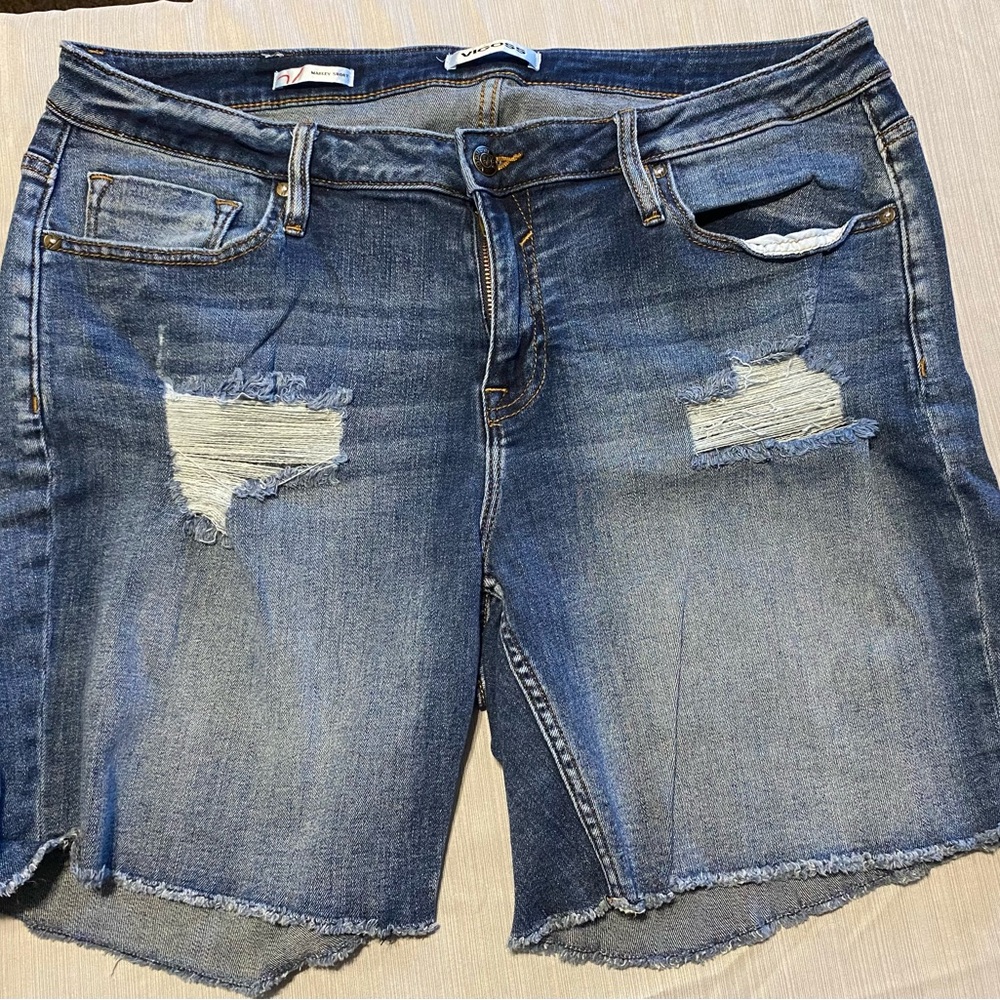 Women’s size 16 Vigoss Marley Jean shorts